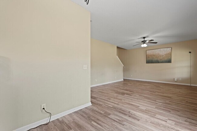 Building Photo - 966 Mustang Ln NE