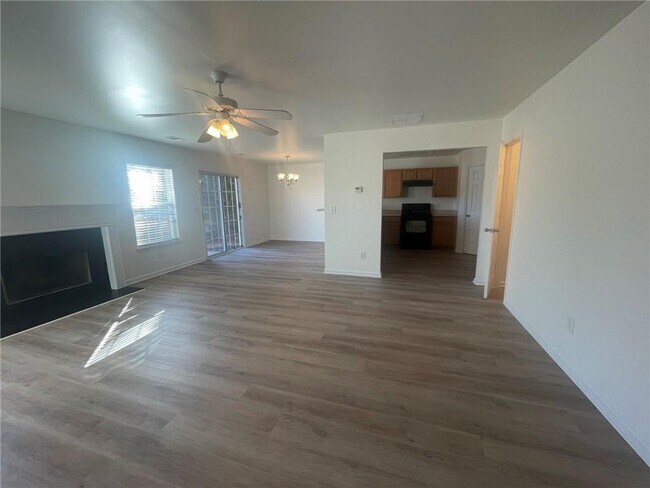 Building Photo - 2350 Mayfair Dr