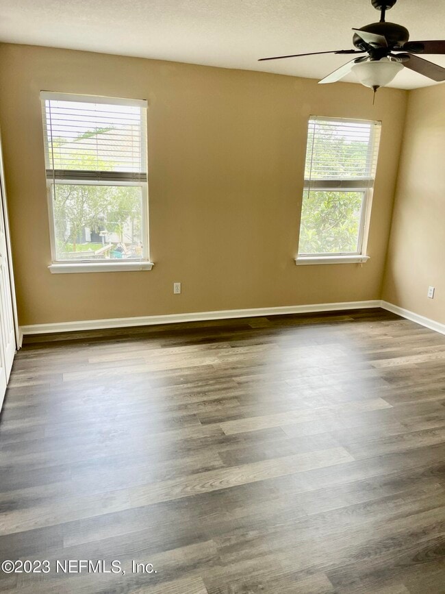 Building Photo - 549 Scrub Jay Dr