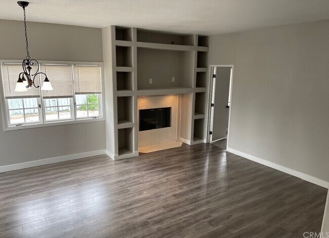 Building Photo - 2395 N Waterberry St