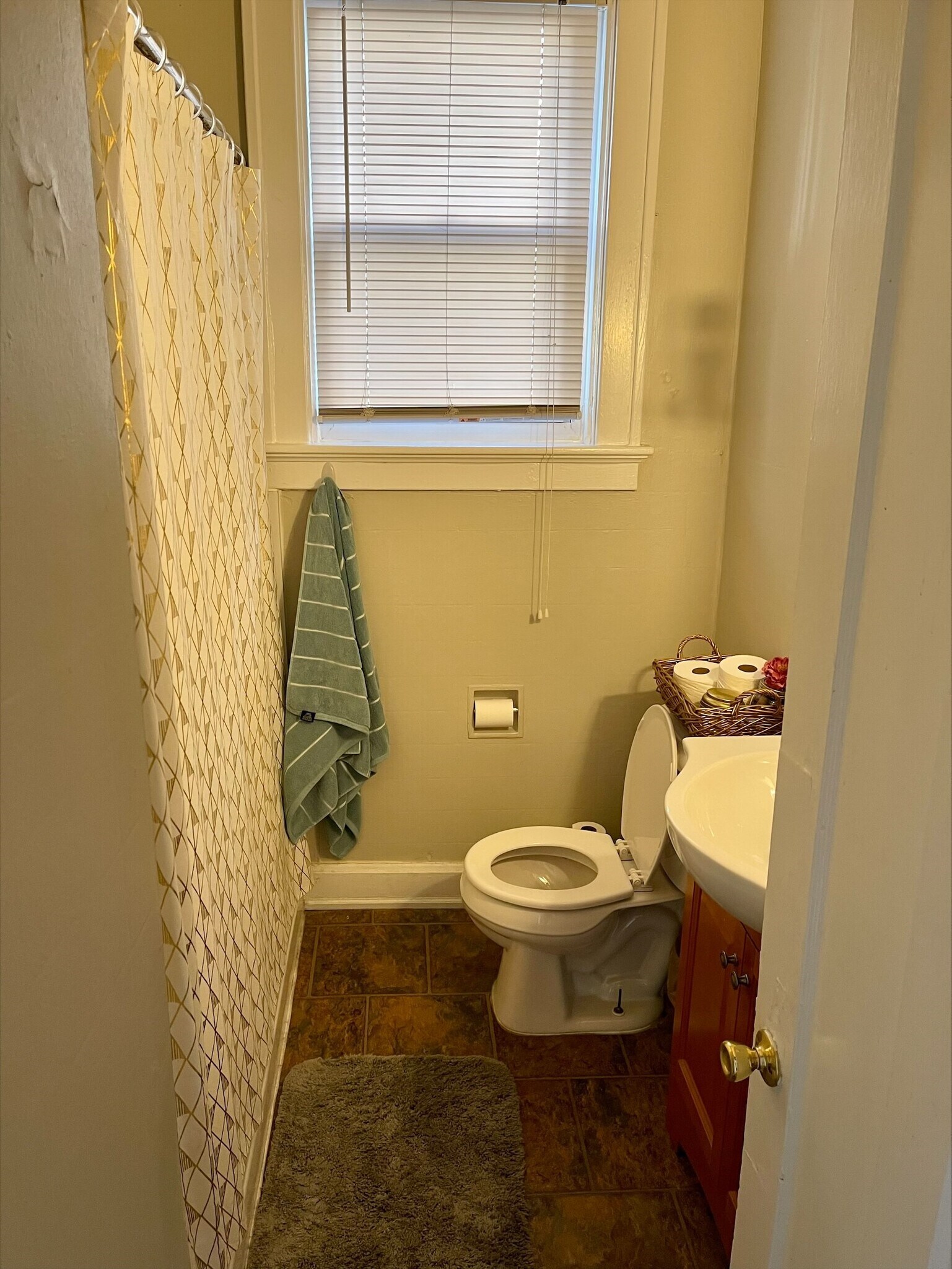 Building Photo - 2322 Stratford Ave