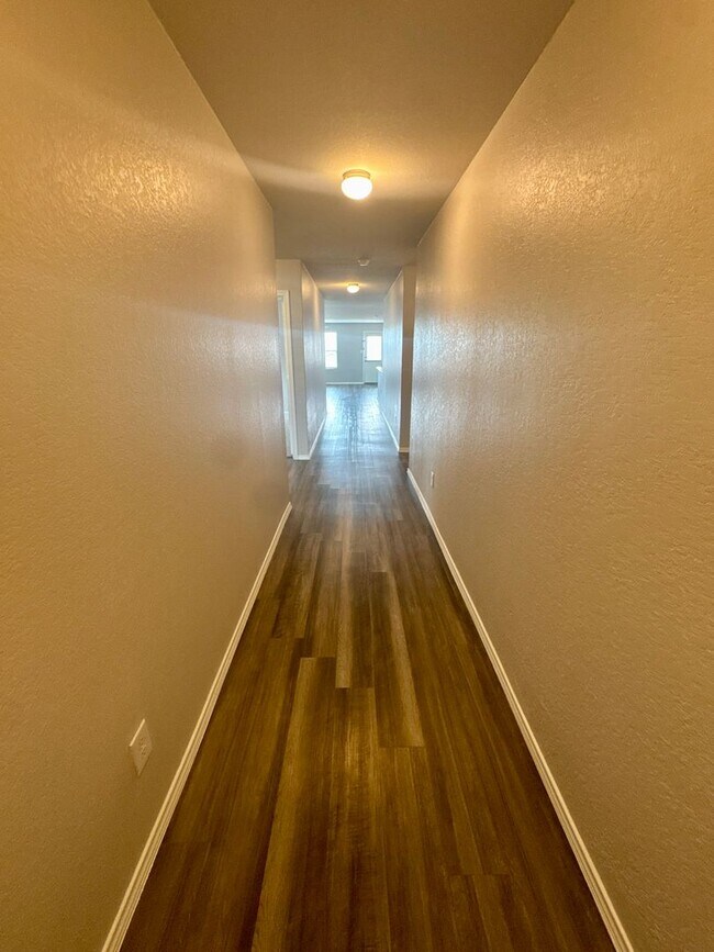 Building Photo - AVAILABLE IN BULVERDE!  In Hidden Trails S...
