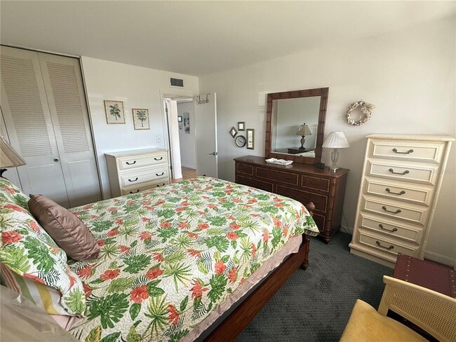 Building Photo - 205 Andover Pl N