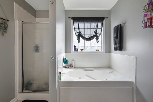 Building Photo - Stunning 4 Bed 3.5 Bath Home with Bonus Ro...