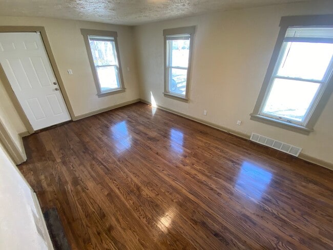 Building Photo - 3 Bed 1 Bath House for Rent