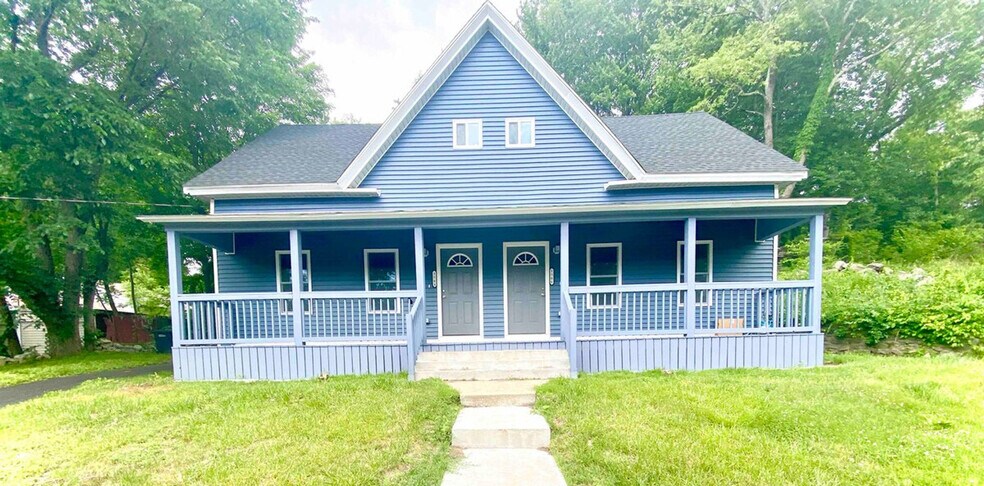 Building Photo - 1592 Main St