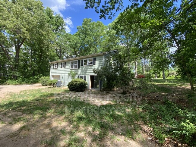 Building Photo - 219 Bells Hill Rd