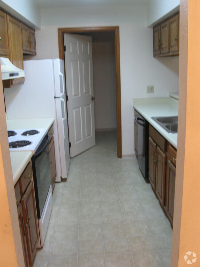 Building Photo - Cambridge Commons - 3 Bedroom - 2 Bathroom...