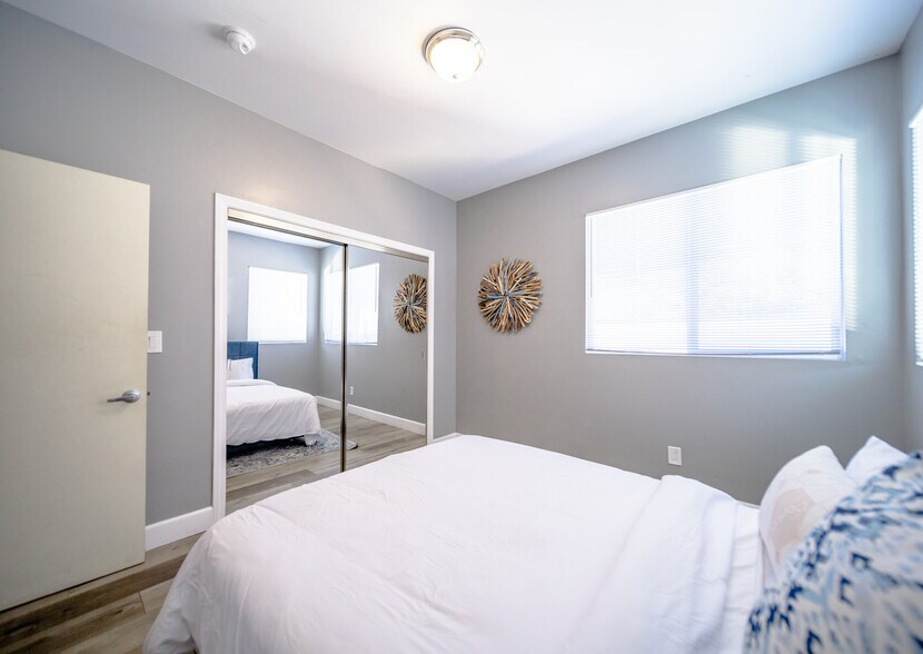 Building Photo - 3415 Edgehill Dr