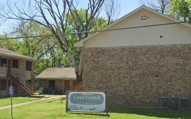 Building Photo - 812 E Palestine St