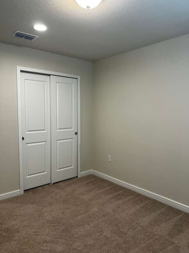 Building Photo - FOR RENT!!