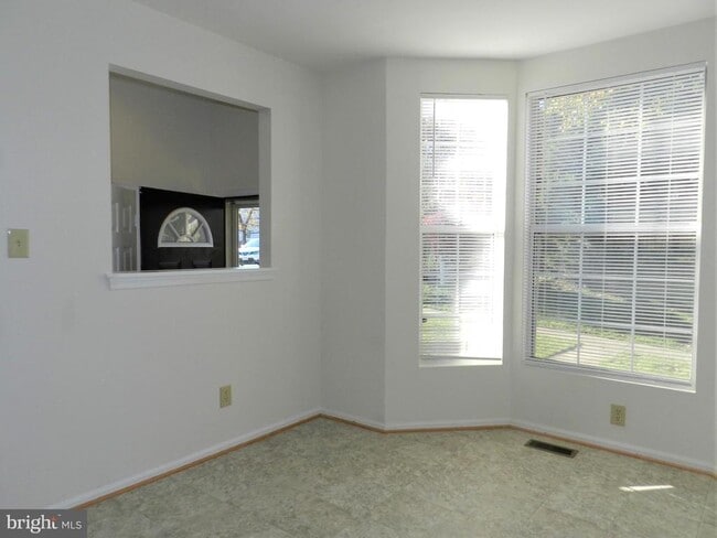 Building Photo - 304 Pinnacle Dr