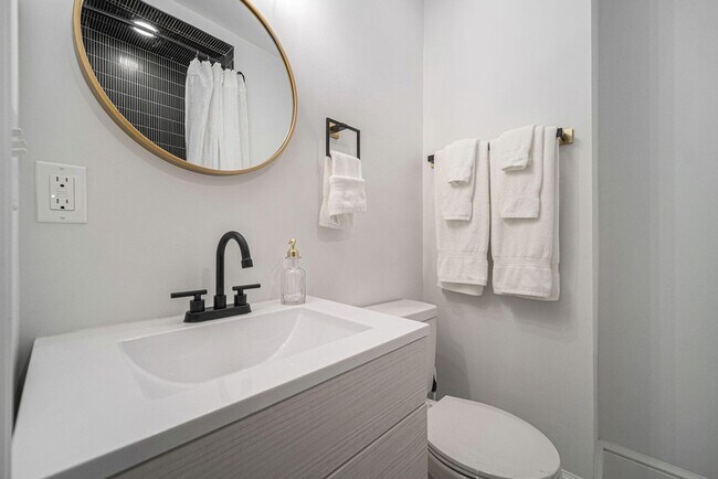 Building Photo - 5050 Pittman St