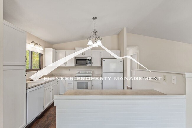 Building Photo - "Westside is the Best Side" - 4 bedroom, 2 full bathroom, 2 car garage, and fully enclosed yard.