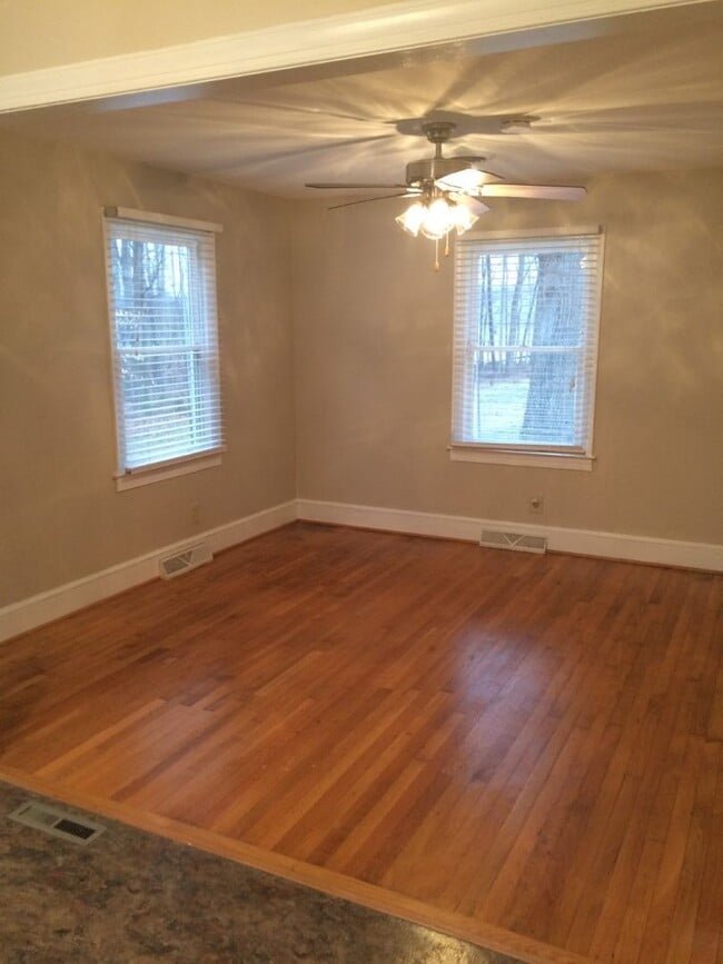 Building Photo - Newly renovated home in NW Greensboro !!