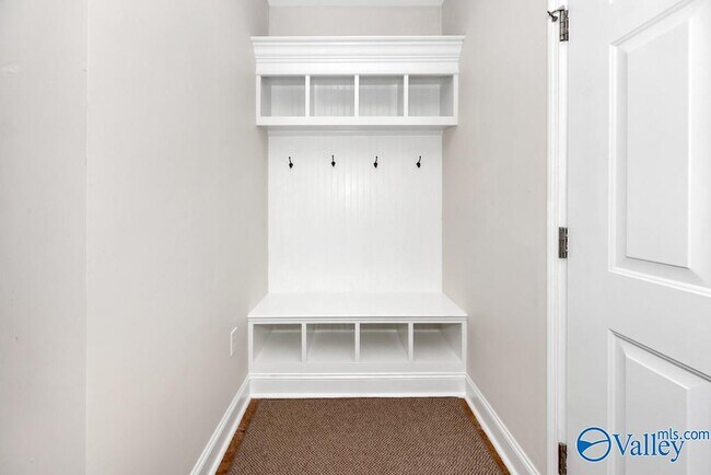 Building Photo - 4706 Old Maple Ct