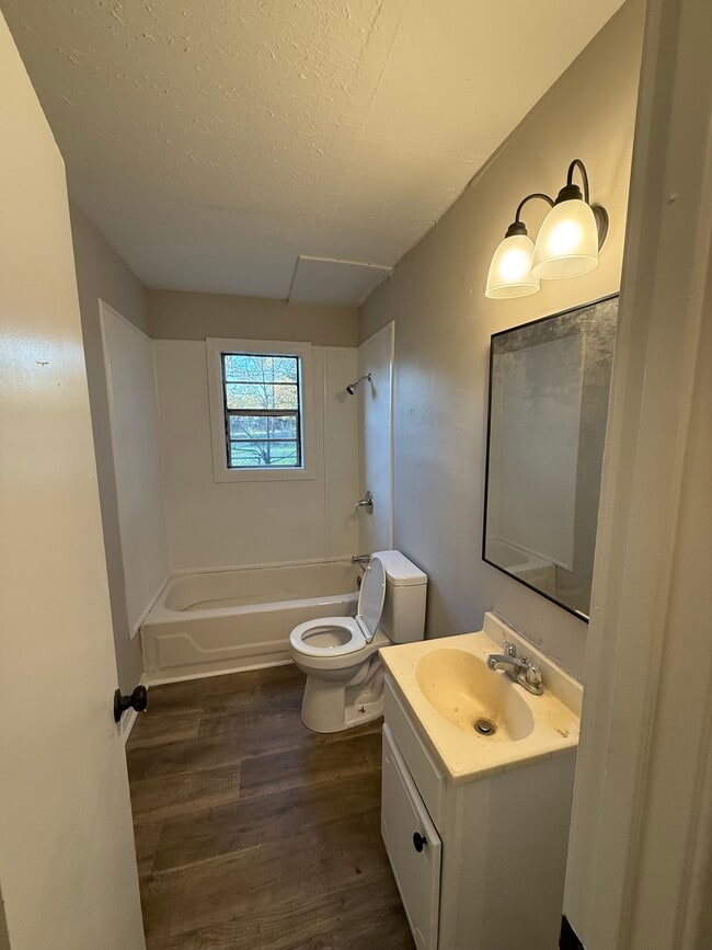 Building Photo - 616-622 14th St Quadplex