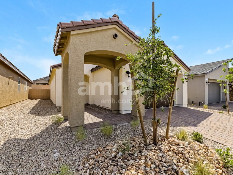 Building Photo - 529 Sacred Lotus Pl