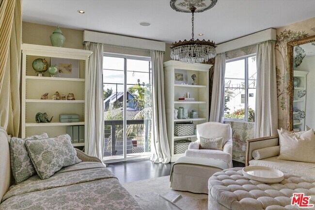 Building Photo - 2425 Clement Ave