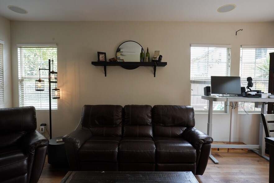 Building Photo - 2649 Bellezza Dr