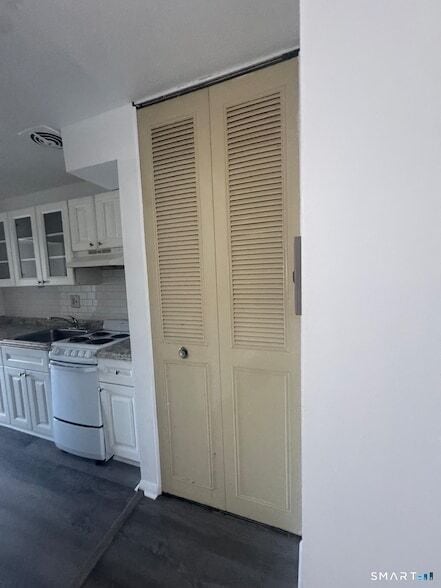 Building Photo - 155 Birdseye St