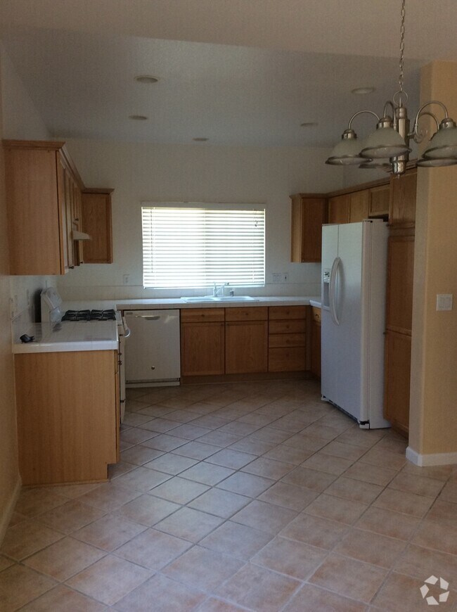 Building Photo - Gorgeous, bright Double Diamond home!