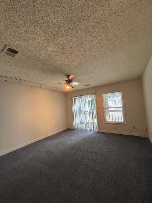 Building Photo - 2516 Avent Ferry Rd