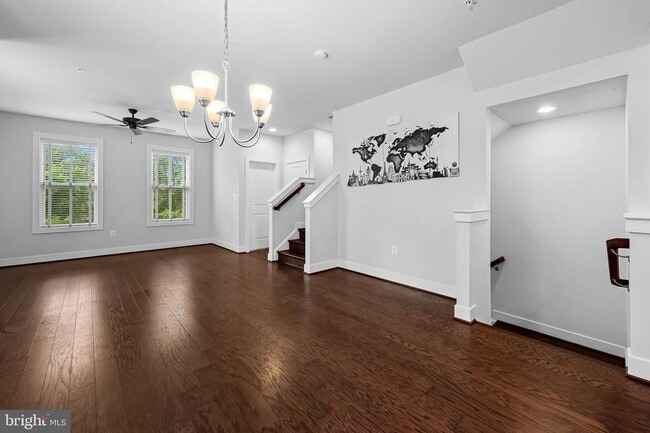 Building Photo - 2431 Glenallan Ave