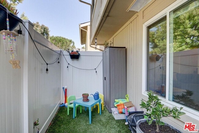 Building Photo - 1275 Seacliff Ct