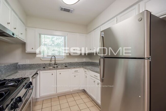 Building Photo - 7127 Kings Dr