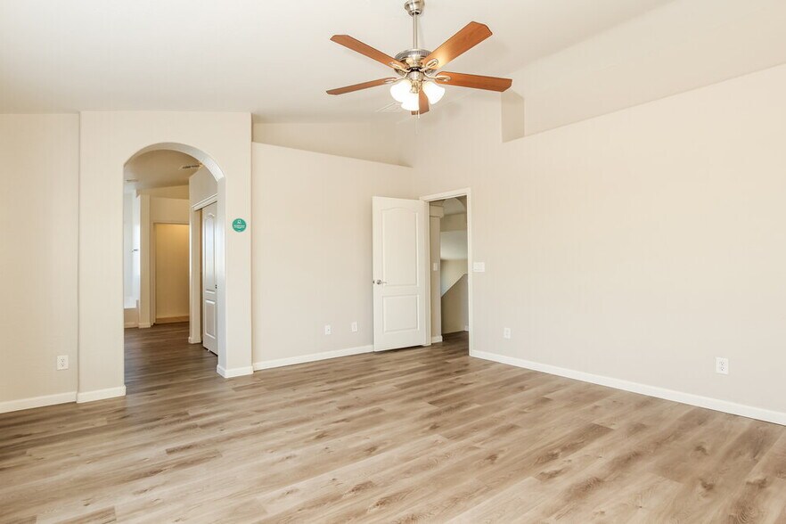 Building Photo - 3918 Escuda Dr