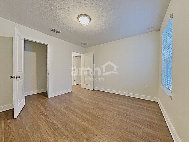 Building Photo - 743 Zarabrooke Ct