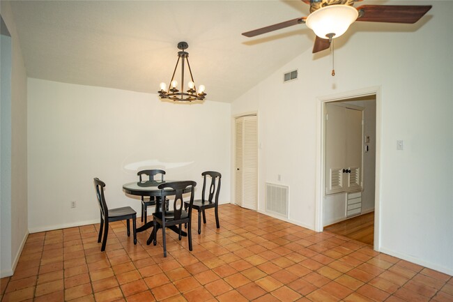 Building Photo - 4522 Briarbend Dr