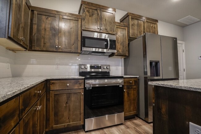 Building Photo - 4 Bedroom 3.5 bath home in Fayetteville!