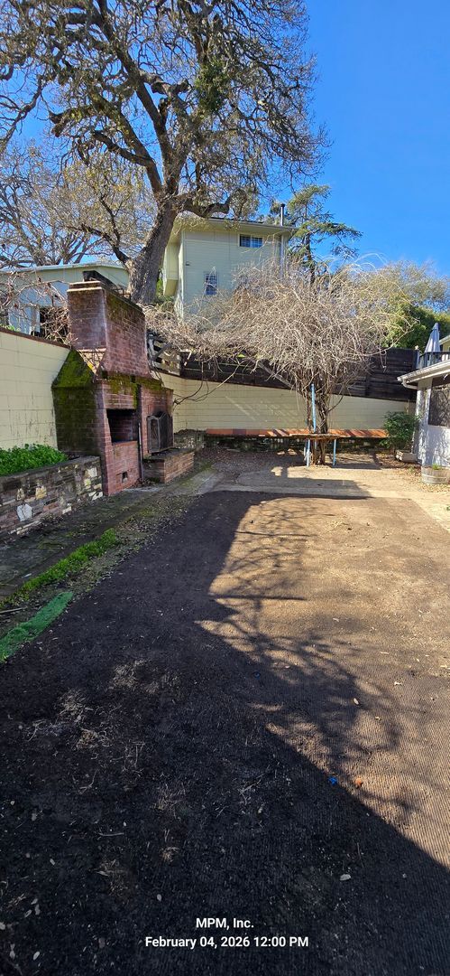 Building Photo - 2 bedroom 2 bath w bonus room