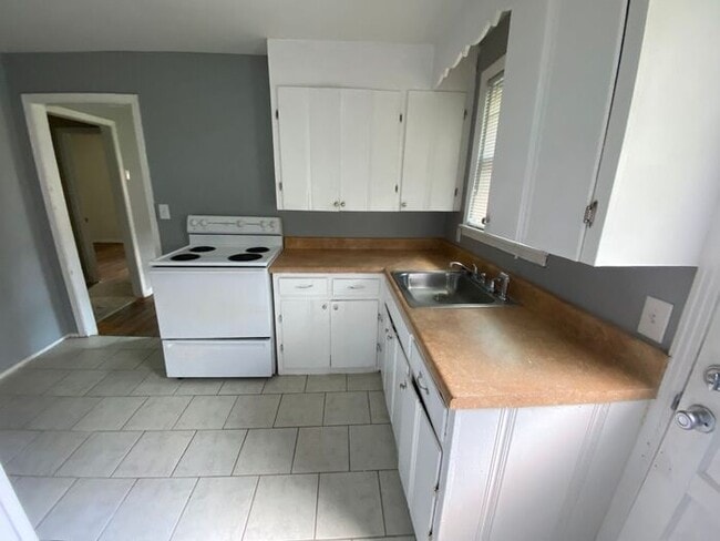 Building Photo - 2/1 Duplex in Greenwood Neighbors of East Nashville!  Pets ok! W/D Included!