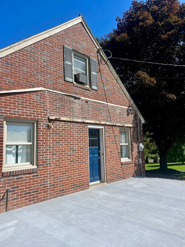Building Photo - 119 E Church St