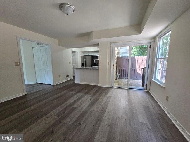 Building Photo - 1417 S Farmview Dr