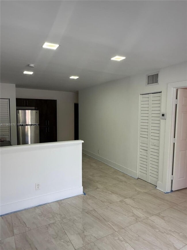 Building Photo - 3413 NW 9th Ct