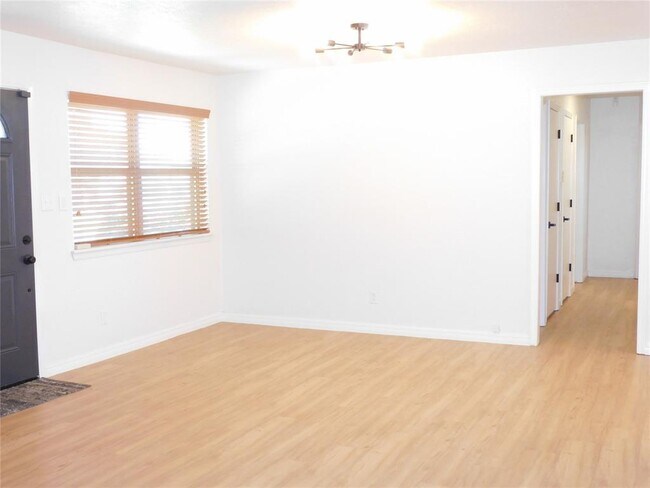 Building Photo - 728 SW 1st St