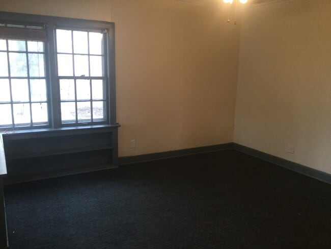 Building Photo - 2 Bedroom Single Family Home