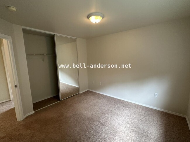Building Photo - 3 Bedroom Renton Townhome Available NOW!