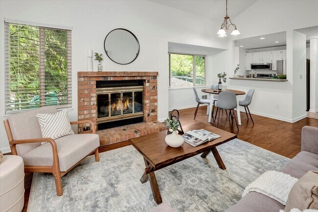 Building Photo - 2bd/1.75ba Redmond Condo