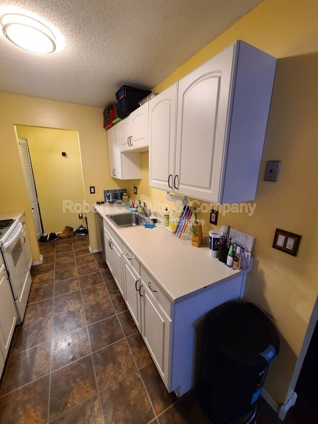 Building Photo - 95 Woodsedge Dr