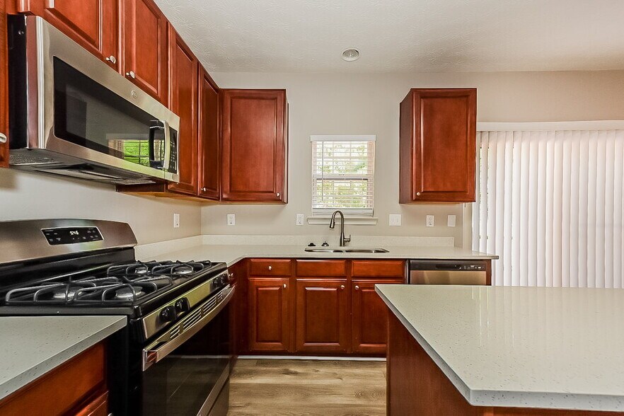 Building Photo - 135 Greenland Dr