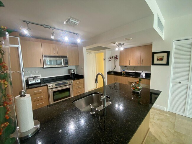 Building Photo - 10275 Collins Ave