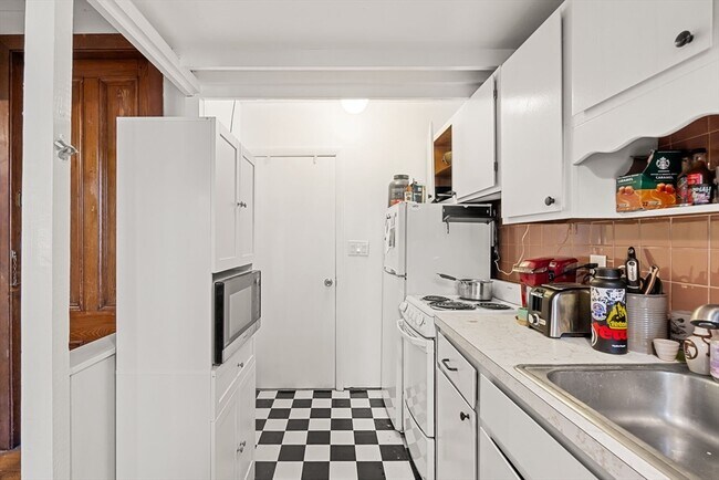 Building Photo - 163 Beacon St