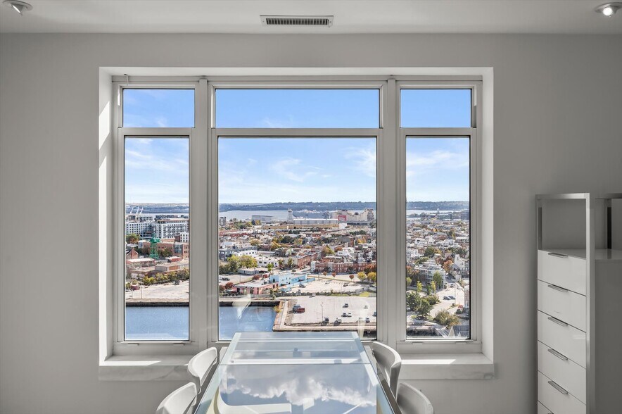 Building Photo - 100 Harborview Dr