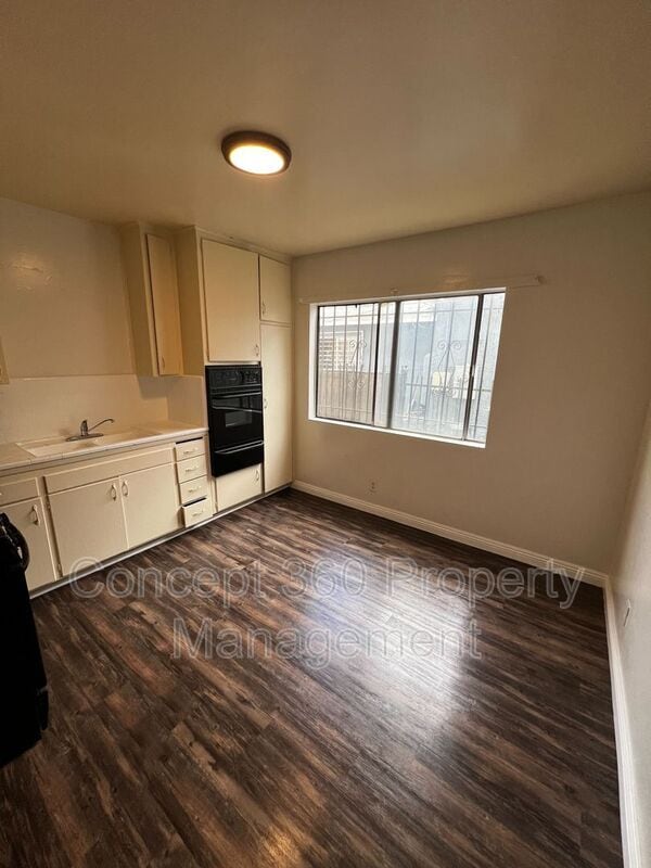 Building Photo - 475 E 61ST St