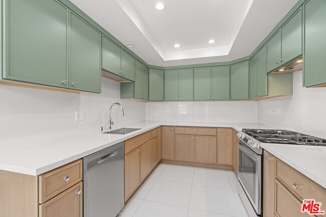 Building Photo - 2541 Stoner Ave